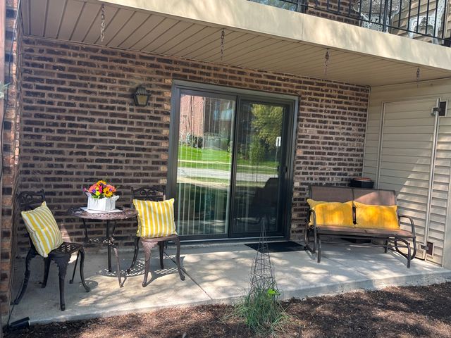 1215 Chalet Road 101, Naperville, IL 60563