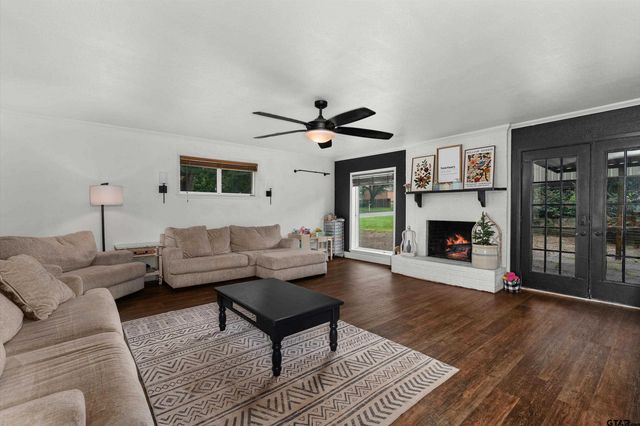 1706 Timberline Dr, Henderson, TX 75654