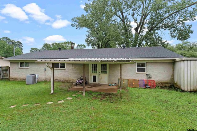 1706 Timberline Dr, Henderson, TX 75654