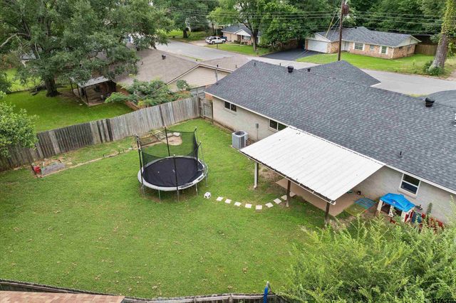 1706 Timberline Dr, Henderson, TX 75654