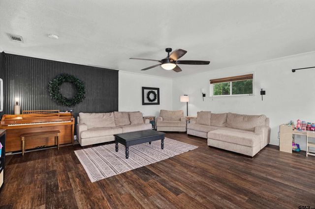 1706 Timberline Dr, Henderson, TX 75654