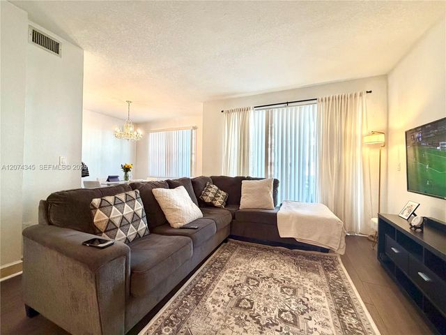 8964 W Flagler Street 107, Miami, FL 33174