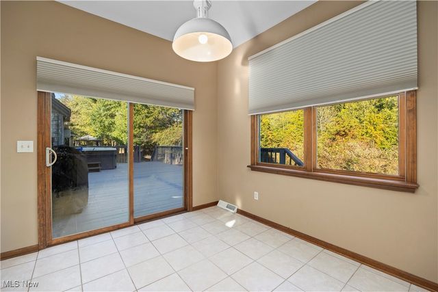 1095 Arrowhead Drive, Vermilion, OH 44089