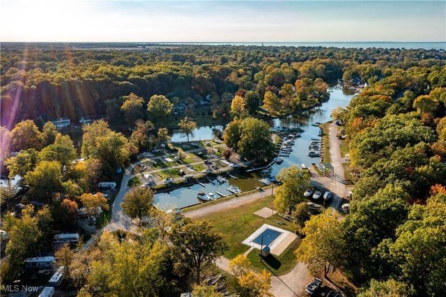 1095 Arrowhead Drive, Vermilion, OH 44089