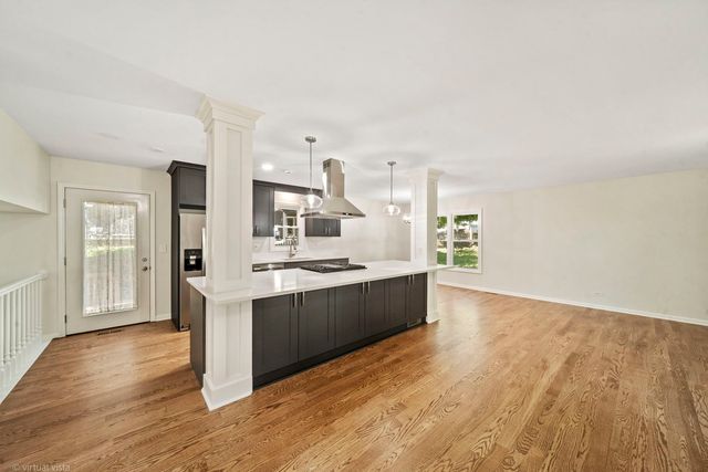 2656 Bloomfield Drive, Lisle, IL 60532