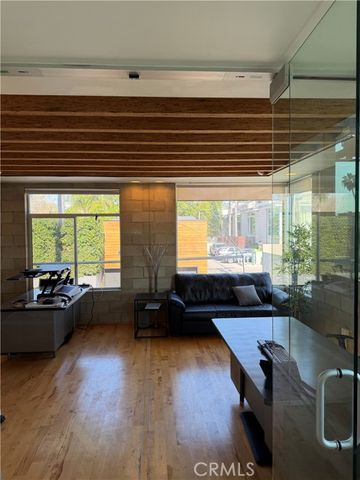 6615 Melrose Ave, Los Angeles, CA 90038