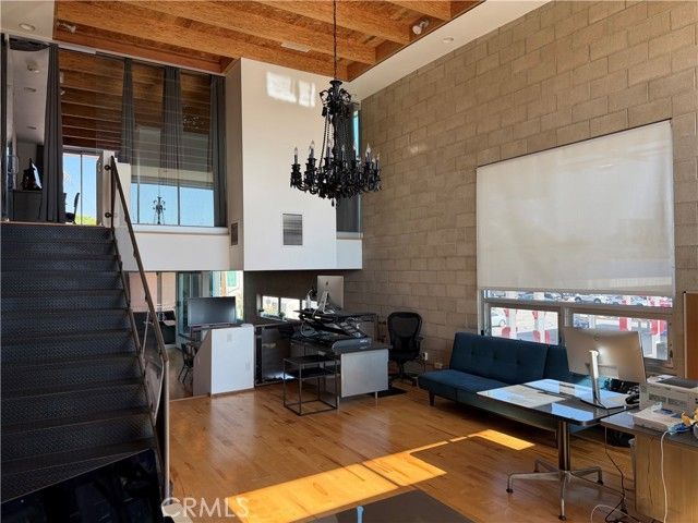 6615 Melrose Ave, Los Angeles, CA 90038