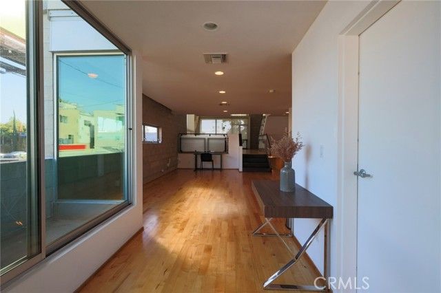 6615 Melrose Ave, Los Angeles, CA 90038