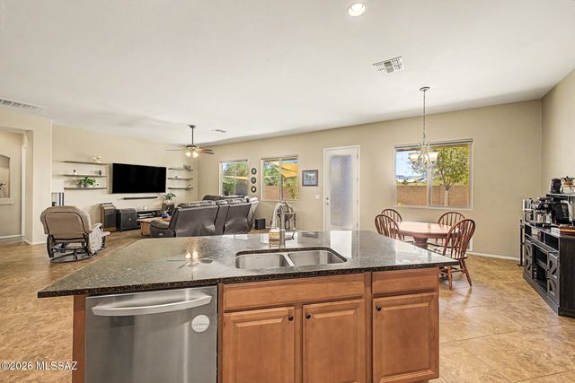 14290 N Arrowpoint Ash Avenue, Marana, AZ 85658