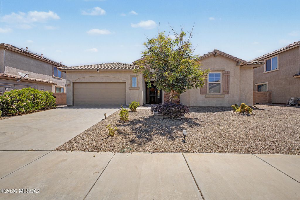 14290 N Arrowpoint Ash Avenue, Marana, AZ 85658