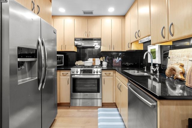 9 W Broadway 117, Boston, MA 02127