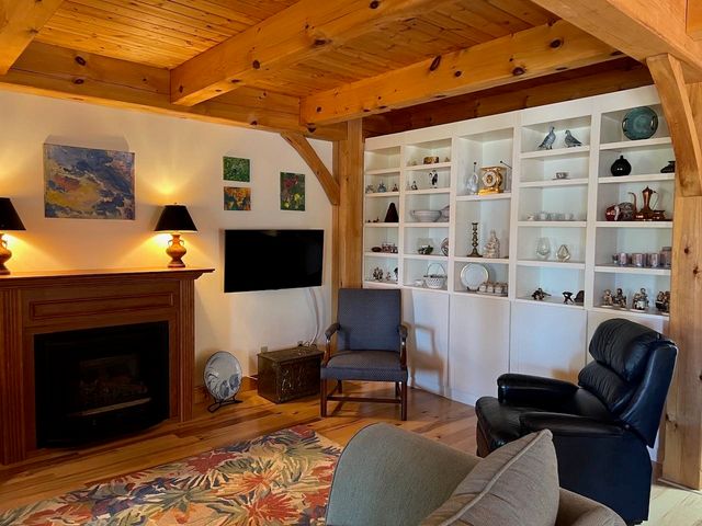 43 Rowdis Road, Greensboro, VT 05841