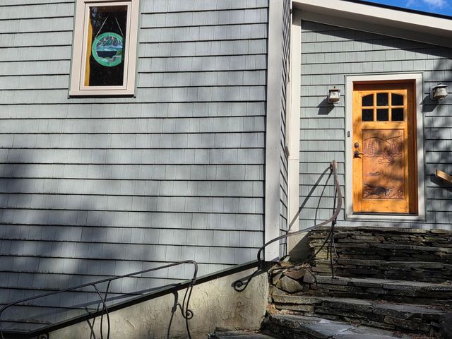 43 Rowdis Road, Greensboro, VT 05841