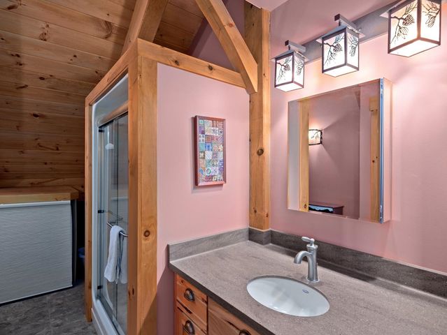 43 Rowdis Road, Greensboro, VT 05841