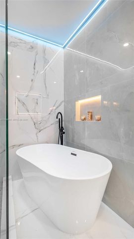 817 NW 17th St, Fort Lauderdale, FL 33311