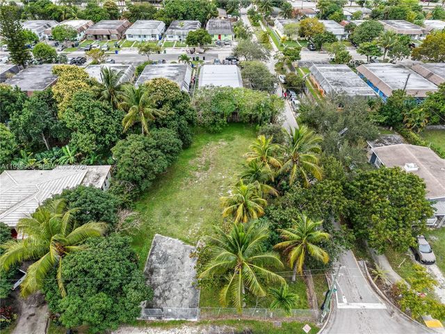 817 NW 17th St, Fort Lauderdale, FL 33311