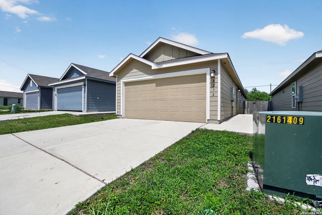 8272 Piedra Medina, San Antonio, TX 78252