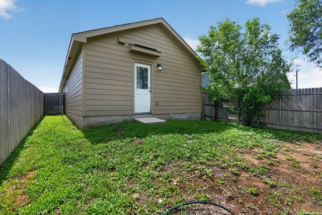 8272 Piedra Medina, San Antonio, TX 78252