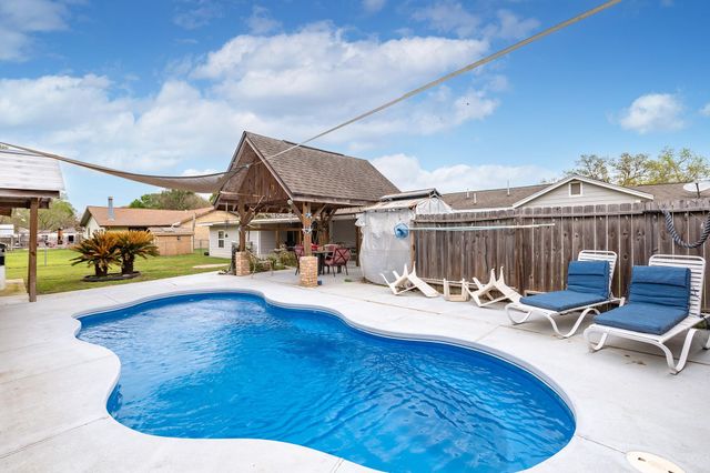 53 County Road 147, Liberty, TX 77575