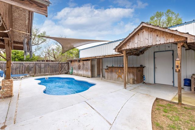 53 County Road 147, Liberty, TX 77575