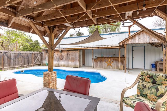 53 County Road 147, Liberty, TX 77575