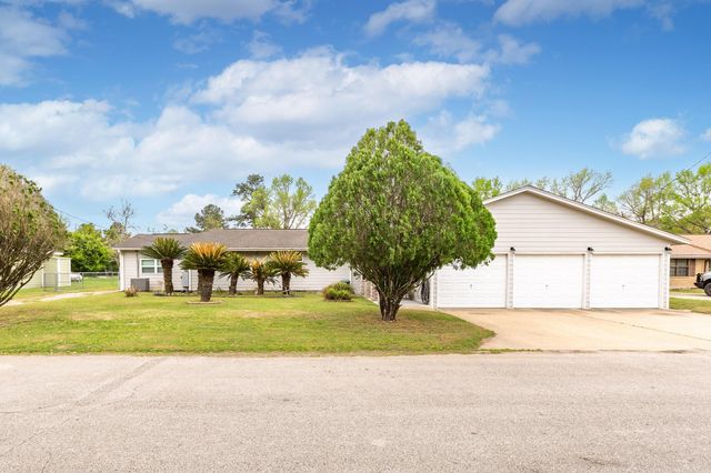 53 County Road 147, Liberty, TX 77575