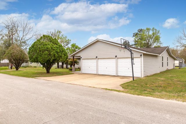 53 County Road 147, Liberty, TX 77575