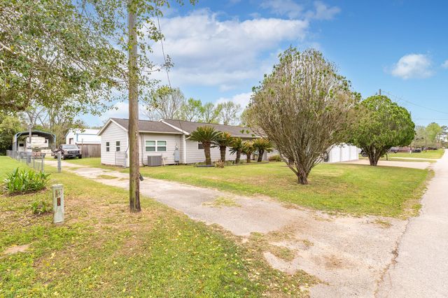 53 County Road 147, Liberty, TX 77575