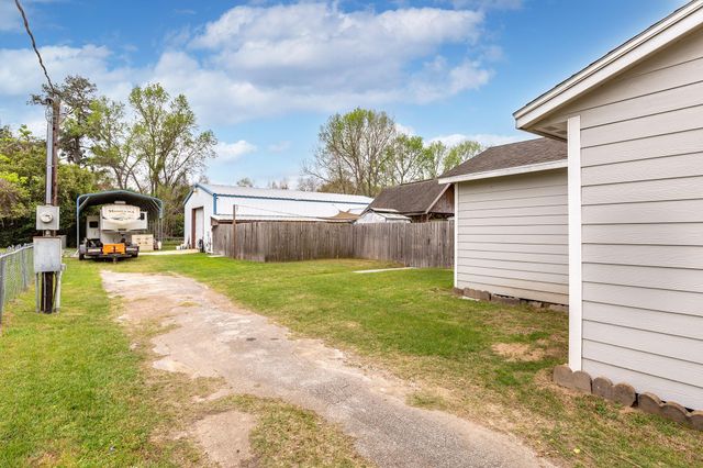 53 County Road 147, Liberty, TX 77575
