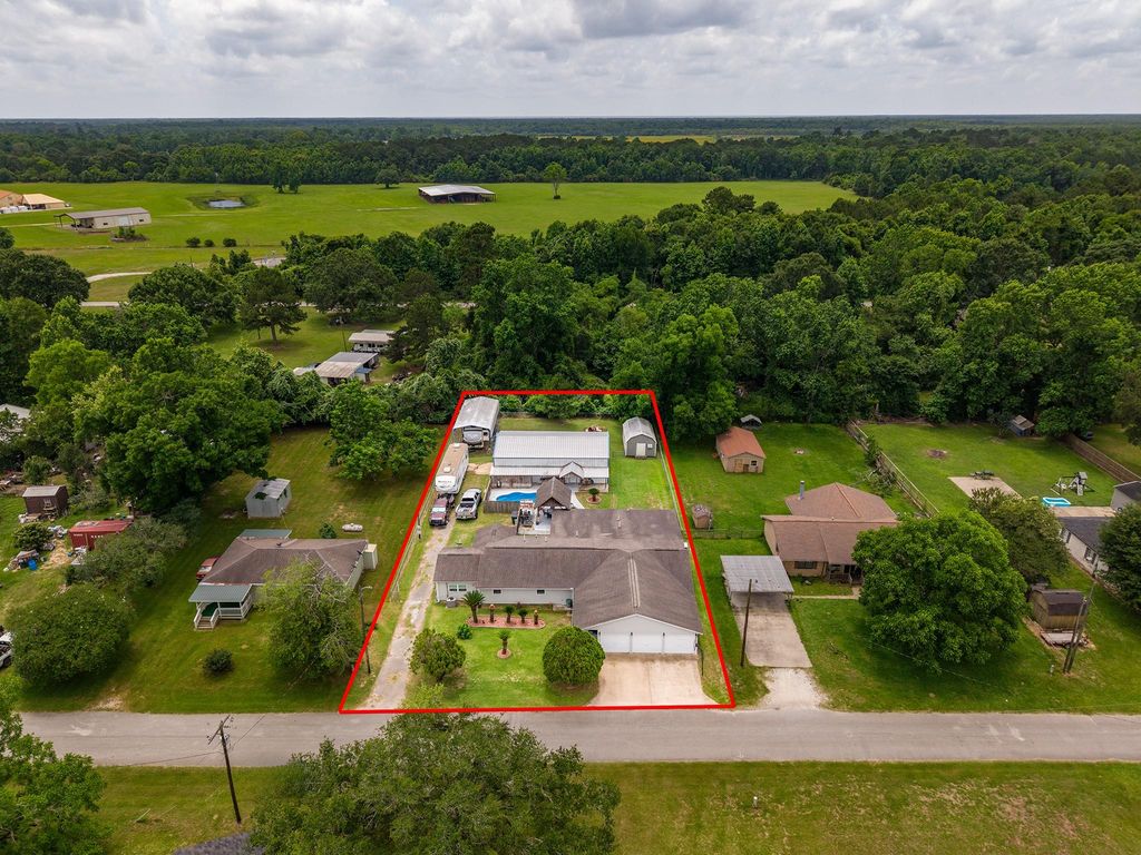 53 County Road 147, Liberty, TX 77575