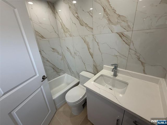 307 9th Street 3A, Fairview, NJ 07022