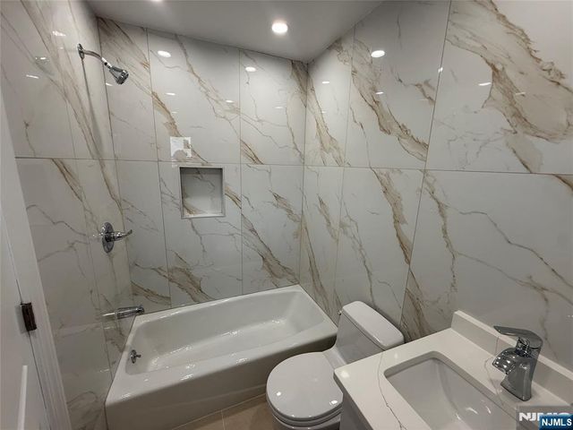307 9th Street 3A, Fairview, NJ 07022
