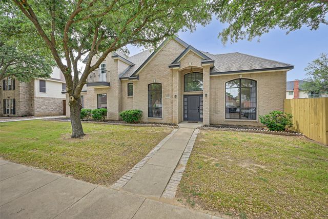 2735 Water Oak Drive, Grand Prairie, TX 75052