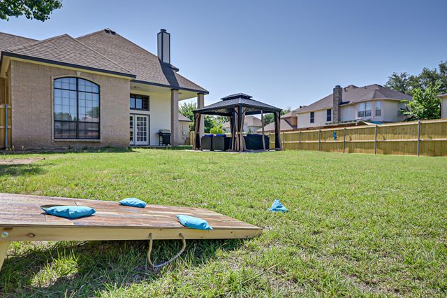 2735 Water Oak Drive, Grand Prairie, TX 75052