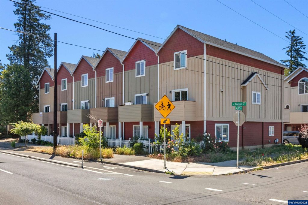 8734 SE Division St, Portland, OR 97266