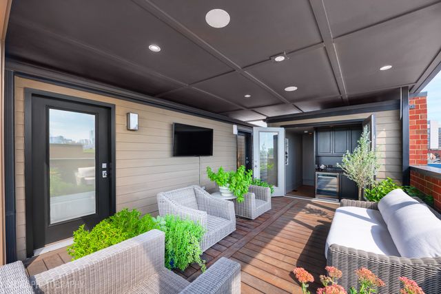 1942 N Sedgwick Street PH, Chicago, IL 60614