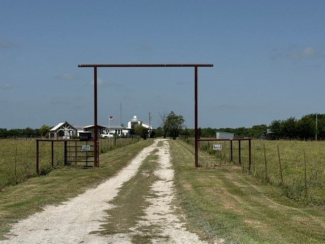 1154 Outlaw Trail, Wolfe City, TX 75496