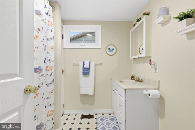 46 W VINE ST, Gibbstown, NJ 08027