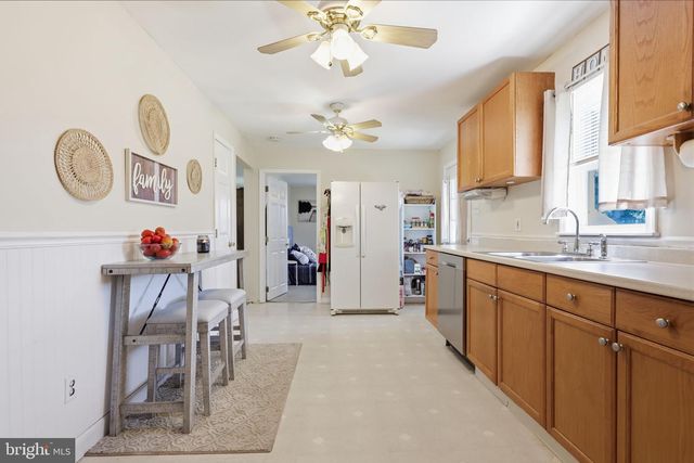 46 W VINE ST, Gibbstown, NJ 08027