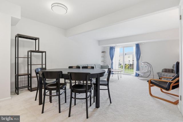 6144 STRASBURG DR, Centreville, VA 20121