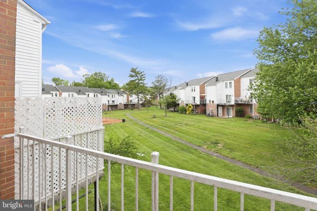 6144 STRASBURG DR, Centreville, VA 20121