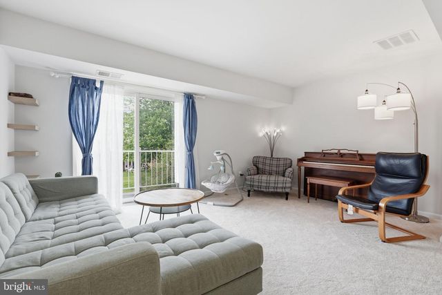 6144 STRASBURG DR, Centreville, VA 20121