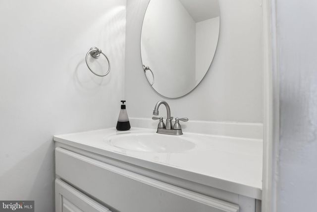 6144 STRASBURG DR, Centreville, VA 20121
