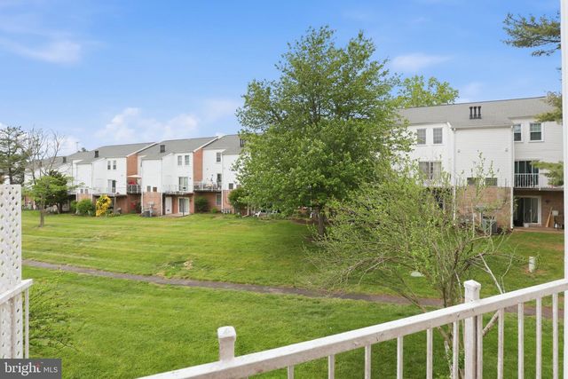 6144 STRASBURG DR, Centreville, VA 20121