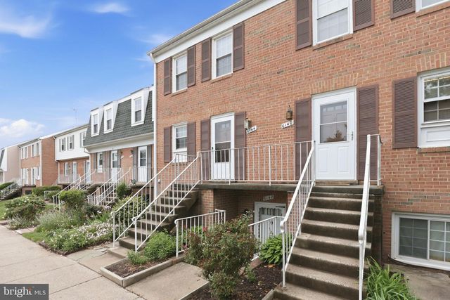 6144 STRASBURG DR, Centreville, VA 20121