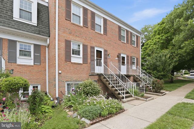 6144 STRASBURG DR, Centreville, VA 20121