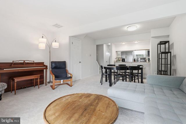 6144 STRASBURG DR, Centreville, VA 20121