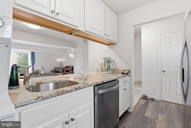 6144 STRASBURG DR, Centreville, VA 20121