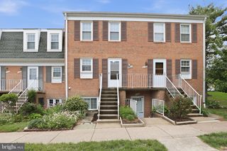 6144 STRASBURG DR, Centreville, VA 20121