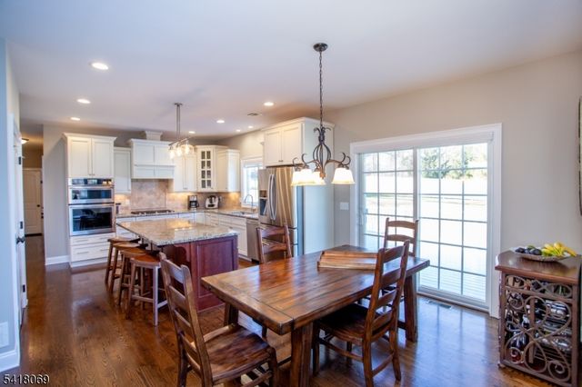 4 Ashton Ct, Raritan Twp., NJ 08822